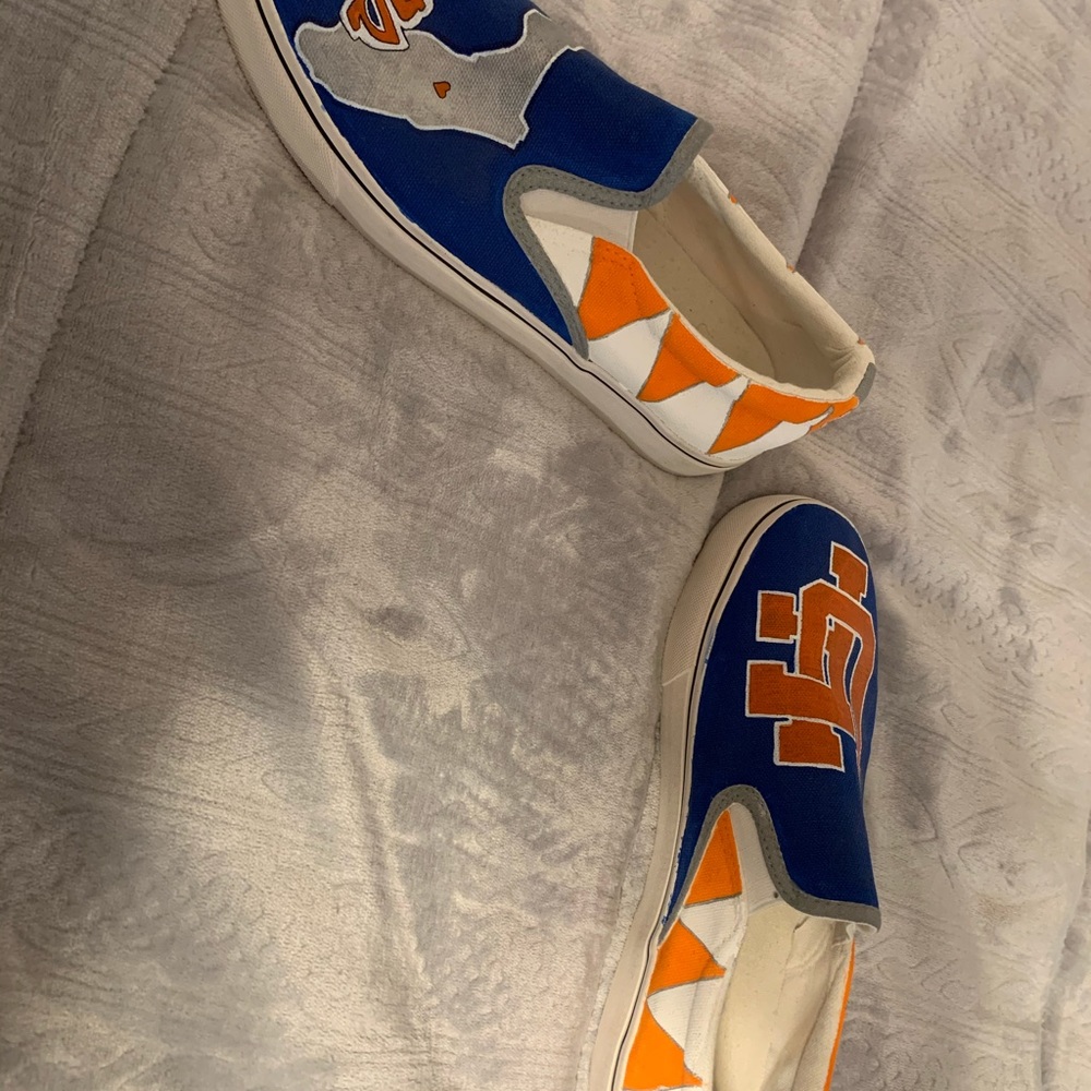 Women’s size: 8 custom UF gator shoes